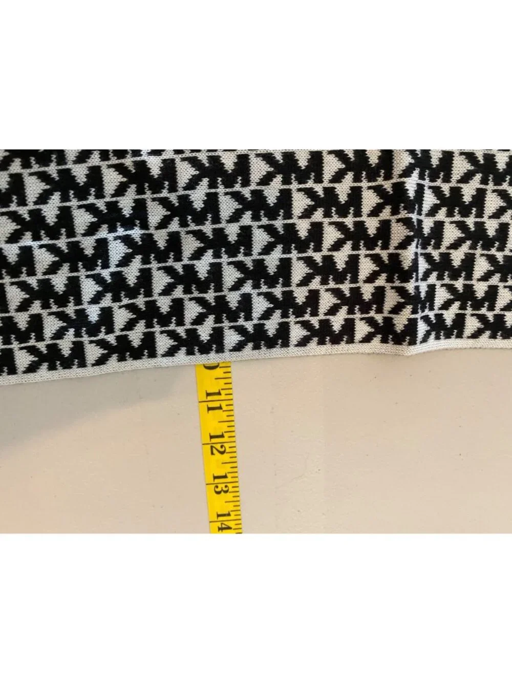 Michael Kors Black & White Graphic Knit Scarf 64